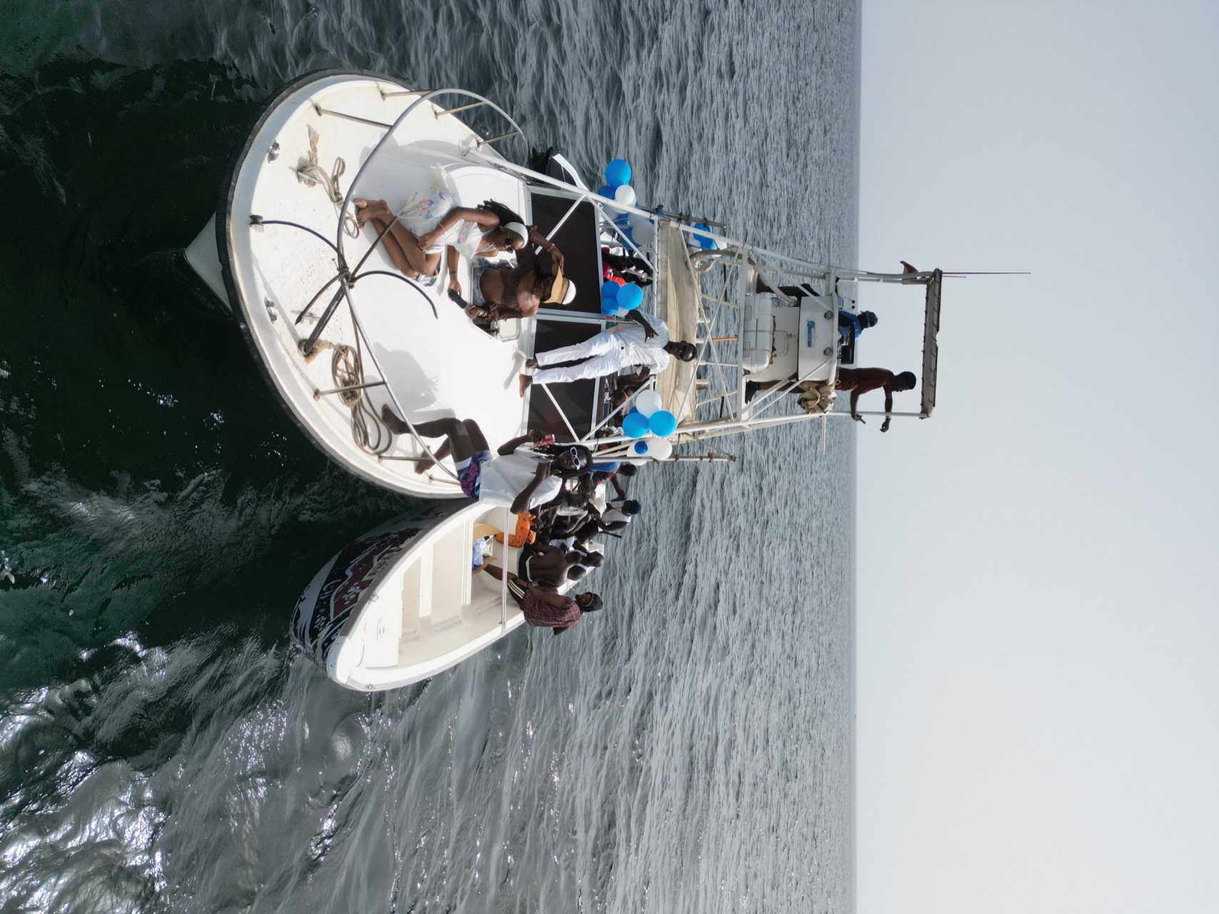 Groupe à bord du grand bateau