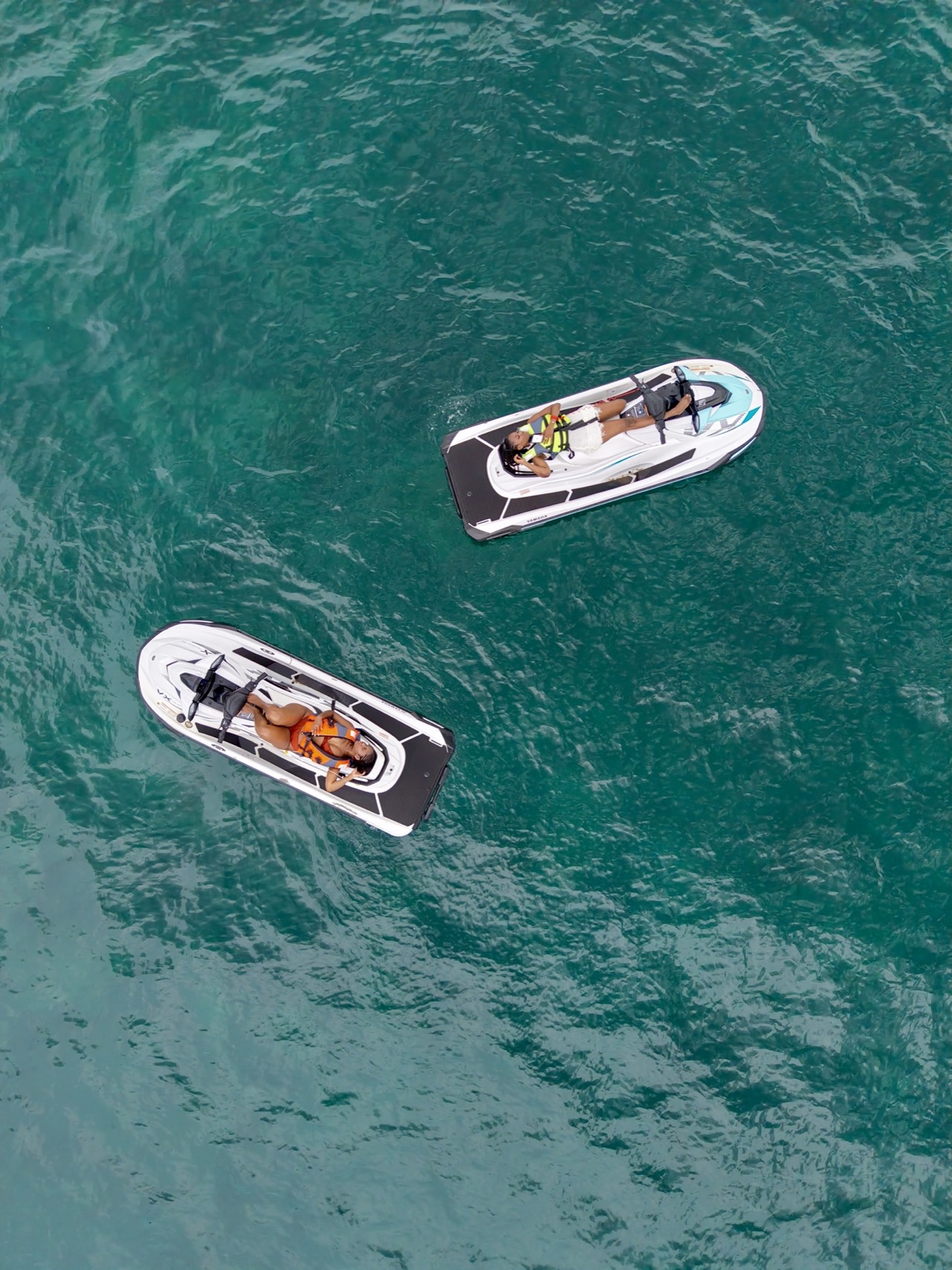 Deux jet skis
